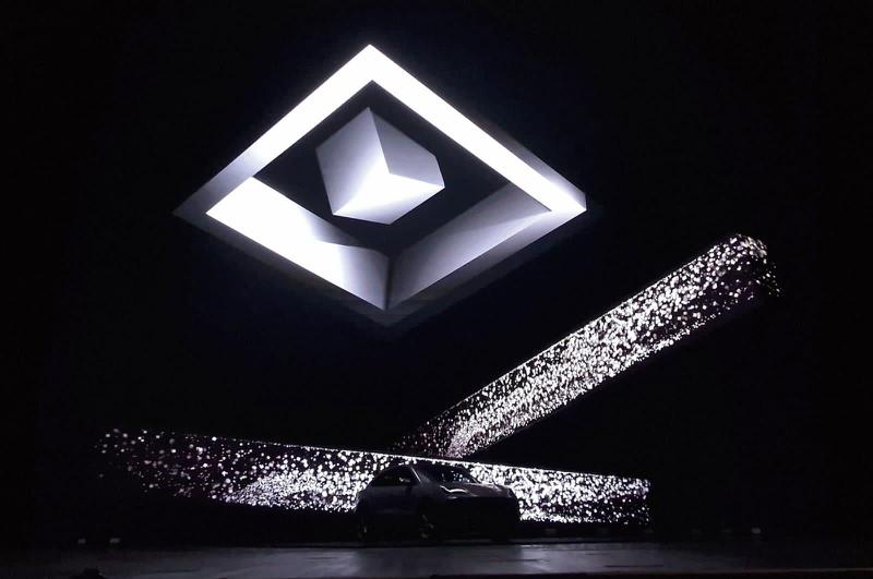 Porsche Cayenne-ის დებიუტი მსოფლიო ბაზარზე - ახალი თაობის მოდელი თბილისში ოპერის სცენიდან წარადგინეს