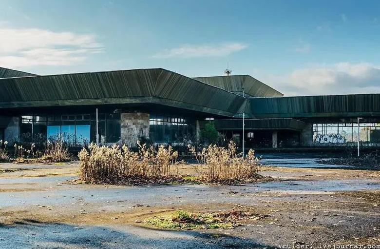 "ეს არის რამდენიმე თაღლითი ადამიანის გადაწყვეტილება" - აფხაზეთის მორიგი საჩუქარი რუსეთს: როგორ ეხმაურებიან ადგილობრივები სოხუმის აეროპორტის რუსეთისთვის გადაცემას?