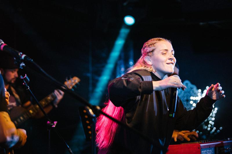 "ეს ყველაფერი დამცინავად გამოიყურება" - ადგილობრივი დეპუტატების პროტესტის შემდეგ ვლადიკავკაზში მეგი გოგიტიძის კონცერტები გაუქმდა