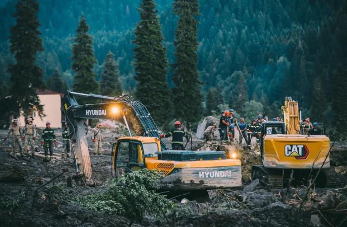 სტიქიის ზონაში ძებნისა და სამაშველო სამუშაოები  სპეციალური განათებების საშუალებით უწყვეტ რეჟიმში მიმდინარეობს - შსს-ს განცხადება