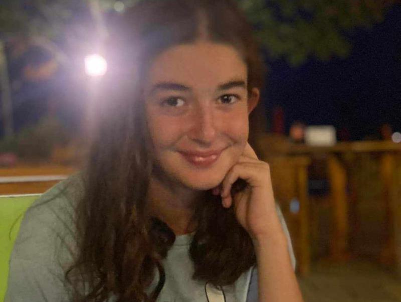 "დივანზე იჯდა და მოულოდნელად თქვა, ქვედა კიდურებს ვერ ვამოძრავებო... წუთებში ზედა კიდურებიც გაეთიშა" - დახმარება ესაჭიროება 13 წლის ბარბარეს, რომელსაც ზურგის ტვინის ანთება დაუდგინდა