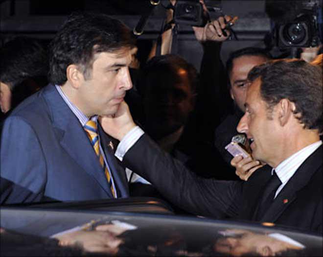 "სარკოზი იმეორებდა,  - ხელს თუ არ მოაწერ, ხვალ რუსები თბილისში იქნებიან, პუტინს გადაწყვეტილი აქვს შენი მოკვლა. მე ჯარს ვერ გამოვაგზავნი და ბუში არ აგზავნისო“ - რას იხსენებს მიხეილ სააკაშვილი 2008 წლის ომზე