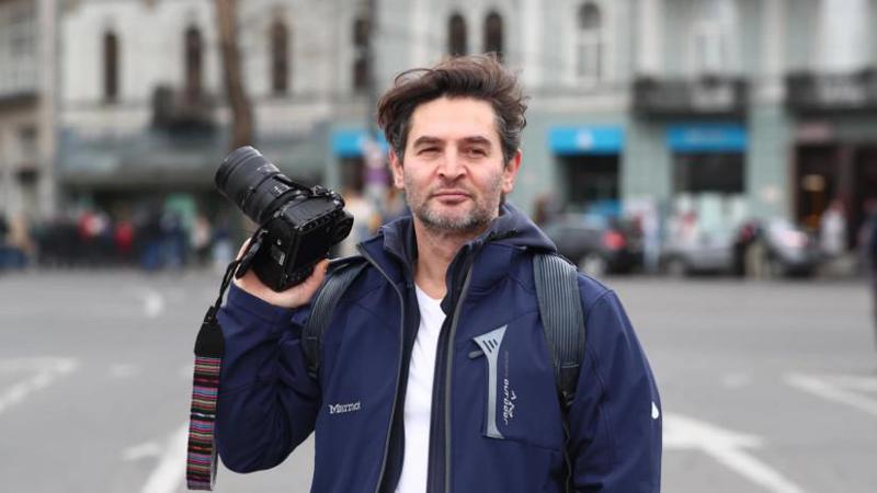 "გამაყრუებელი ქარი ამოვარდა, ნომერში კოჭებამდე წყალი იყო... მორჩა, ვერ გადავრჩები-მეთქი და ტრაპში წყლის ჩასხმა დავიწყე"- როგორ აღმოჩნდა გოგა ჩანადირი სტიქიების პირისპირ მსოფლიოს სხვადასხვა ქვეყნაში?