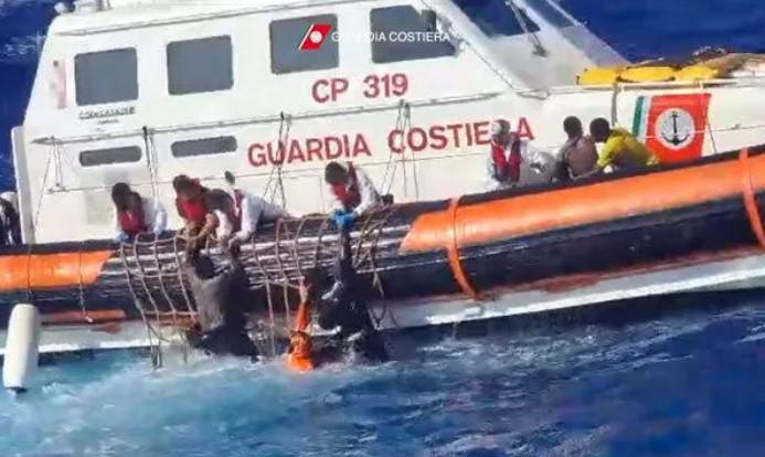 იტალიის კუნძულ ლამპედუზასთან ნავის ჩაძირვის შედეგად 41 ადამიანი დაიღუპა