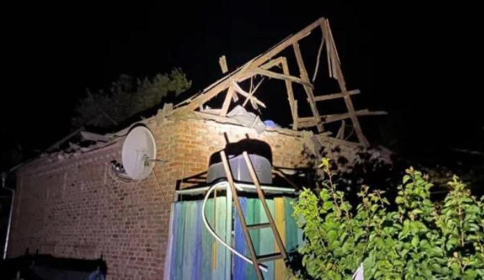 რუსმა სამხედროებმა ნიკოპოლი დაბომბეს - დაიღუპა 18 წლის ახალგაზრდა, არიან დაშავებულები