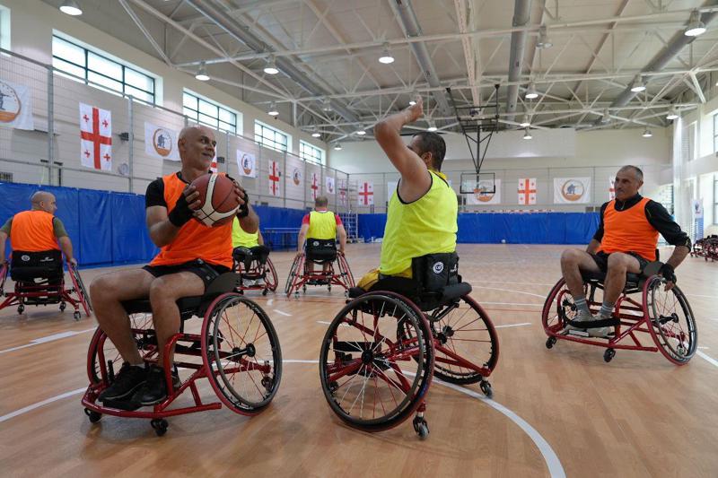 სილქნეტმა საქართველოს დაჭრილ  მებრძოლთა გუნდს მჯდომარე კალათბურთის ეტლები გადასცა