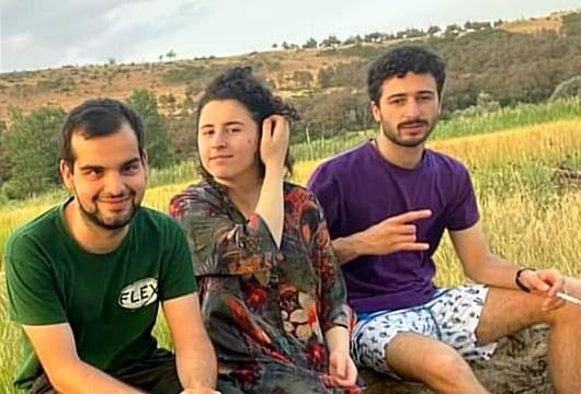 "ერთი მეგობარი გავაცილეთ... ერთი თითქმის ვიპოვეთ, მეორეს ვეძებთ" - რას წერს მეგობარი და-ძმა ყარალაშვილებსა და დავით ბერიაშვილზე?