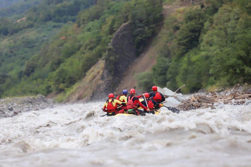 "დილიდან აქტიურად დავიწყეთ მდინარის კალაპოტში მძიმე ტექნიკის შეყვანა" - რა სახის სამუშაოები მიმდინარეობს შოვში ამჟამად?