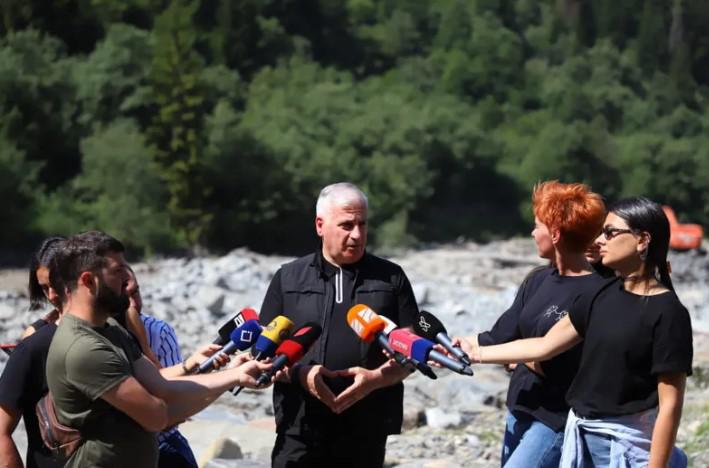 "9 ადამიანის ძებნა მიმდინარეობს. ასევე, 4 ფრაგმენტია აღმოჩენილი" - რა ხდება ამ დროისთვის სტიქიის ზონაში? თემურ მღებრიშვილის განცხადება