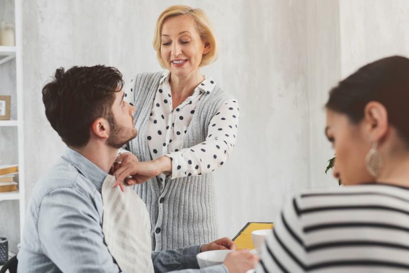 "დედას ბიჭების“: ზოდიაქოს 4 ნიშანი, რომელეც მთელი ცხოვრება დედაზეა დამოკიდებული