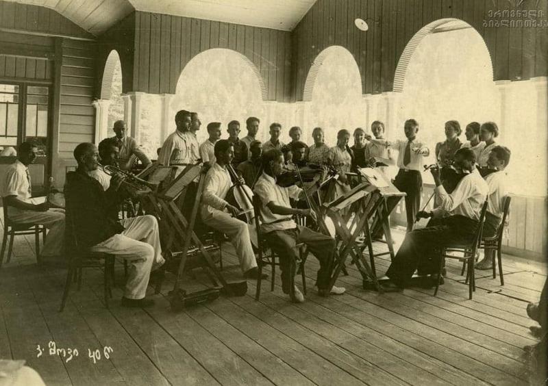 უნიკალური ფოტოს ისტორია - საქართველოში ერთ-ერთი პირველი ჯაზ-კონცერტი 1940 წელს, შოვში ჩატარებულა