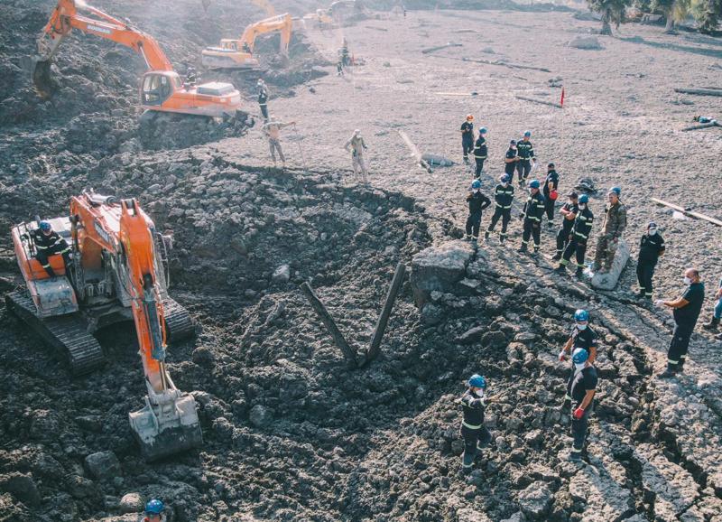 "ძებნის არეალი ამბროლაურამდე გაფართოვდა - შოვში, სტიქიის ზონაში მიწის მცირედი ფრაგმენტებია დარჩენილი, სადაც საძიებო სამუშაოები გაგრძელდება" - პაპუნა მარგველიძე