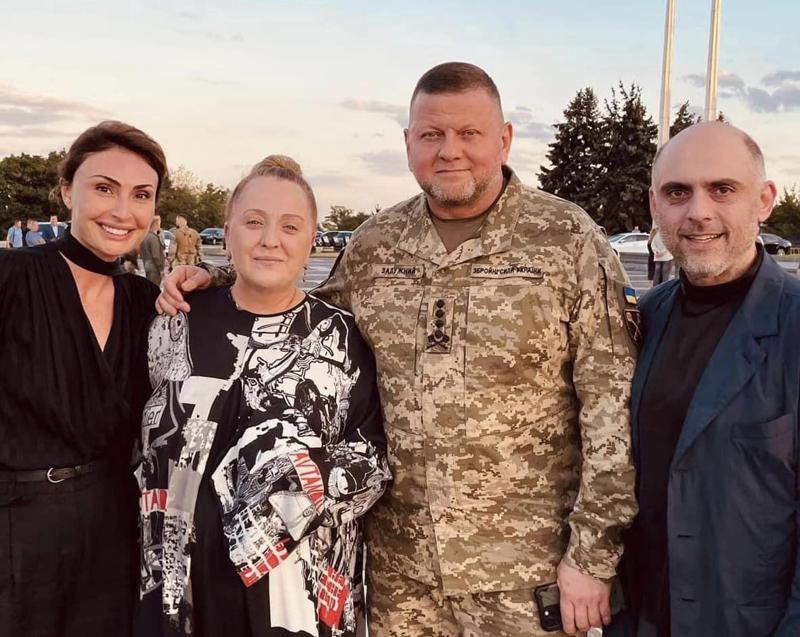 "უკრაინის პრეზიდენტთან მისალმებაც შევძელით, გაცისკროვნდა ნინოს დანახვით, რადას თავმჯდომარესაც გამოველაპარაკეთ და მთავარსარდალ ზალუჟნისაც..." - ნიკოლოზ რაჭველი