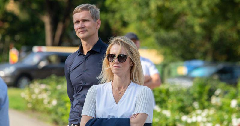 ესტონეთის პრემიერი სკანდალში გაეხვა - მედიის ცნობით, მისი ქმარი რუსეთთან ტვირთის გადაზიდვის საქმიანობითაა დაკავებული: როგორია პრემიერის პასუხი