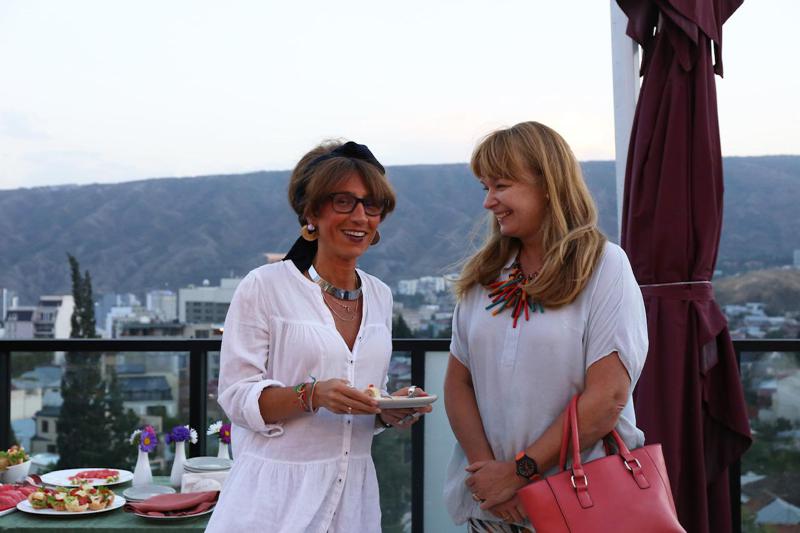 "რა მძიმე თვეა აგვისტო, ამდენი ტრაგედია, ამდენი ახალგაზრდა გახდა ბუნების ძალის მსხვერპლი" - რას წერს სანდრა რულოვსი ნანა ჯანაშიას შესახებ