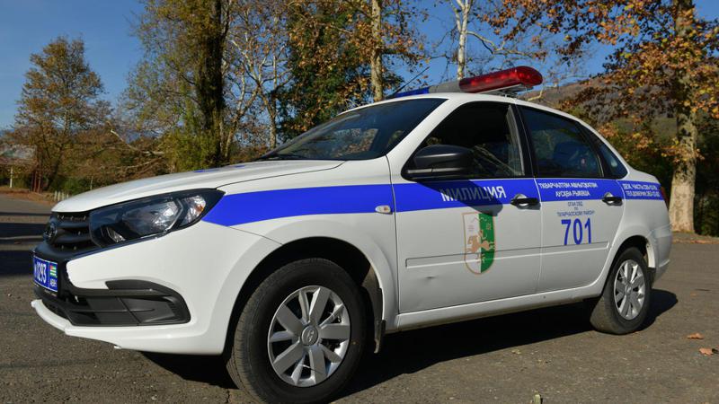 ოკუპირებულ აფხაზეთში ე.წ. საგზაო პოლიციის უფროსი დაჭრეს - რა მოხდა გაგრაში. ერთ-ერთ კაფესთან