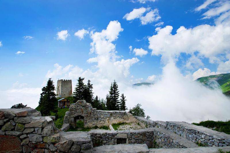 ხიხანის ციხეზე ასავლელი ტურისტული ბილიკის მოწყობა სრულდება