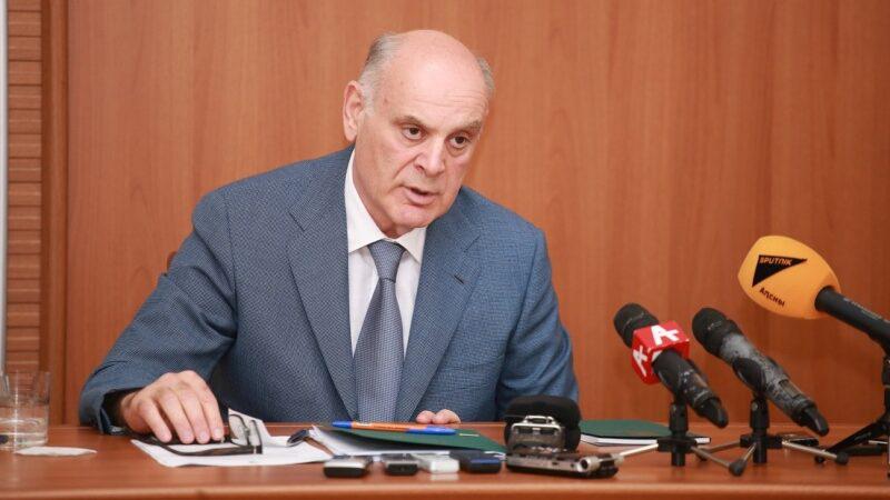 "მოგვიწევს, ელექტროენერგიის უზრუნველსაყოფად ისევ რუსეთის ხელმძღვანელობას მივმართოთ - იყო დრო, როცა საქართველოში შუქი 5,7,10 საათის განმავლობაში ითიშებოდა" - ასლან ბჟანია