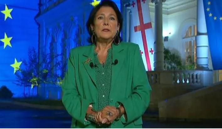 "არსად არ მივდივარ, ჩემს გადადგომაზე ოცნება მგონი,  ყველამ უნდა დაივიწყოს" - სალომე ზურაბიშვილის მიმართვა საზოგადოებას