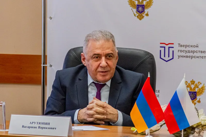 რუსეთში სომხეთის ელჩი ლავროვის უწყებაში დაიბარეს - ოკუპანტი ფაშინიანის მეუღლის უკრაინაში ვიზიტსა და კიევში ჰუმანიტარული დახმარებას ჩატანას აპროტესტებს