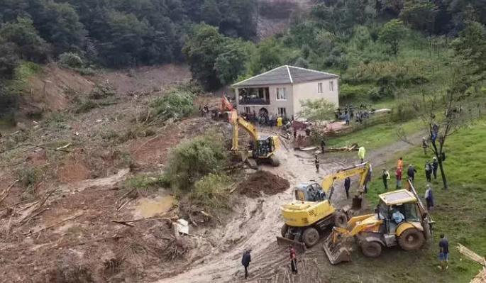 "სტიქიის ზონიდან 50-მდე ოჯახი გამოვიყვანეთ, რომლებსაც თავშესაფარი ესაჭიროებოდათ... მათი ნაწილი, დროებით, ნათესავებთან ცხოვრობს" - ლანჩხუთის მერი