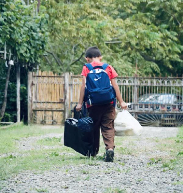 "პატარა ბიჭი უსაფრთხო ადგილას გადაგვყავს. სათამაშოებთან ერთად, სიმინდიც კი გაიყოლა ხელს" - ამ დროისთვის ლანჩხუთის სოფლებიდან 200 ადამიანია ევაკუირებული