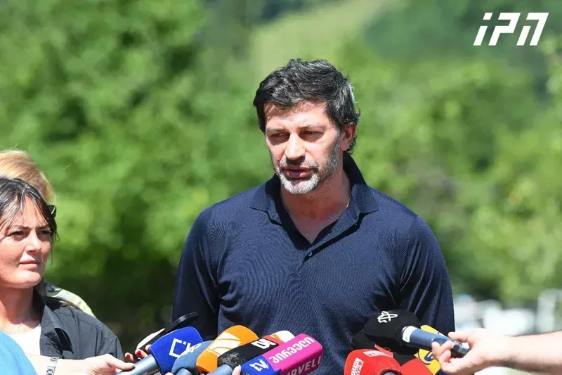 "ბიუჯეტიდან თეთრი არ დახარჯულა, თუმცა გვახსოვს წლები, როდესაც სააკაშვილის პირობებში ბიუჯეტიდან ხდებოდა პირადი ფრენების განხორციელება, საყვარლების დაფინანსება..." - კალაძე