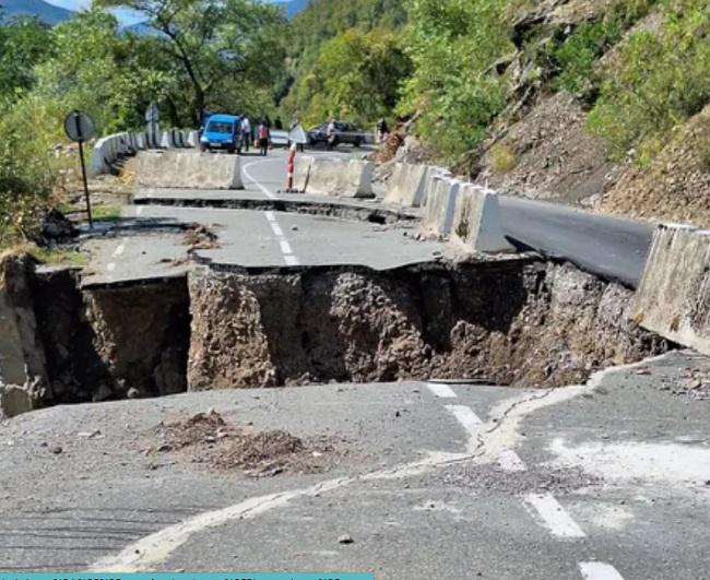 "მიღებული იქნა გზის დაბზარული ნაწილის ხელოვნურად ჩამოშლის გადაწყვეტილება" - გზების დეპარტამენტი გზის ნაწილის ჩამოშლაზე