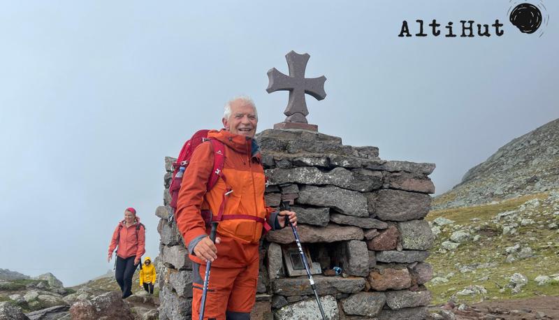 ჯოზეფ ბორელმა ყაზბეგი დალაშქრა - ევროკომისიის ვიცე-პრეზიდენტის არაოფიციალური მარშრუტის ფოტოები