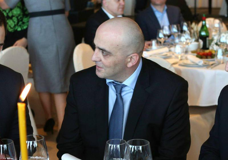 ნასამართლეობა ბოტასების ქურდობისთვის, მაღალჩინოსნის ცემის ბრალდება და სკანდალი ექსმინისტრის გატაცებაზე - რა არის ცნობილი ამერიკის მიერ სანქცირებულ ფარცხალაძეზე?