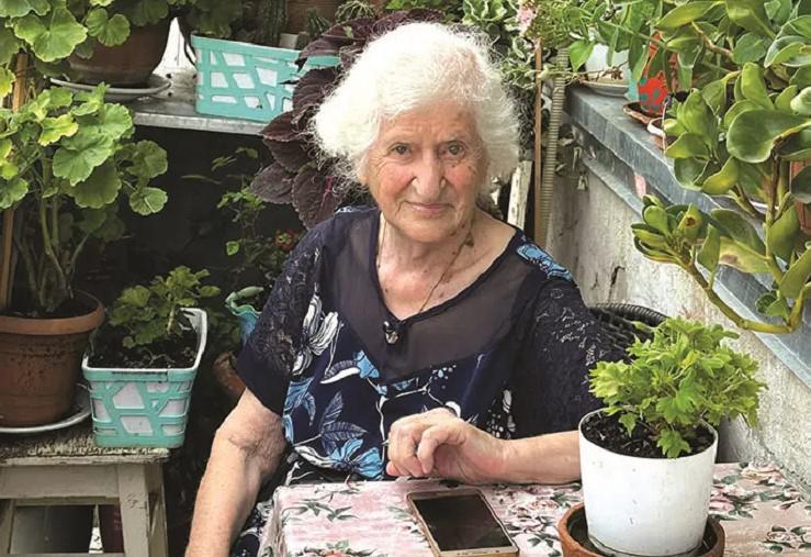 "ფეისბუქის" გარეშე ცხოვრება ვერ წარმომიდგენია... თუ ისეთი რამე დავწერე, რომ არ მოეწონათ, ჩემი შვილიშვილი მირეკავს და მეკაპასება, მაგრამ..." - რას ჰყვება 93 წლის ბლოგერი