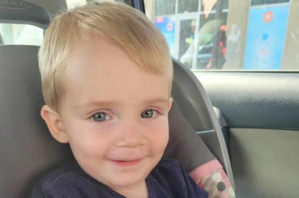 "იმედი გვაქვს, რომ დოროთესთან არ დავაგვიანეთ და კუნთის ქსოვილი არ არის დაზიანებული" - ერთი წლის ტყუპისცალ ბიჭუნას საზოგადოების დახმარება სჭირდება