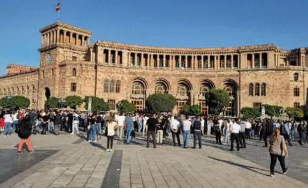 პროტესტი ერევანში: აქციის მონაწილეები ნიკოლ ფაშინიანის გადადგომას ითხოვენ - რა ხდება სომხეთის დედაქალაქში ყარაბაღში ვითარების გამწვავების შემდეგ?