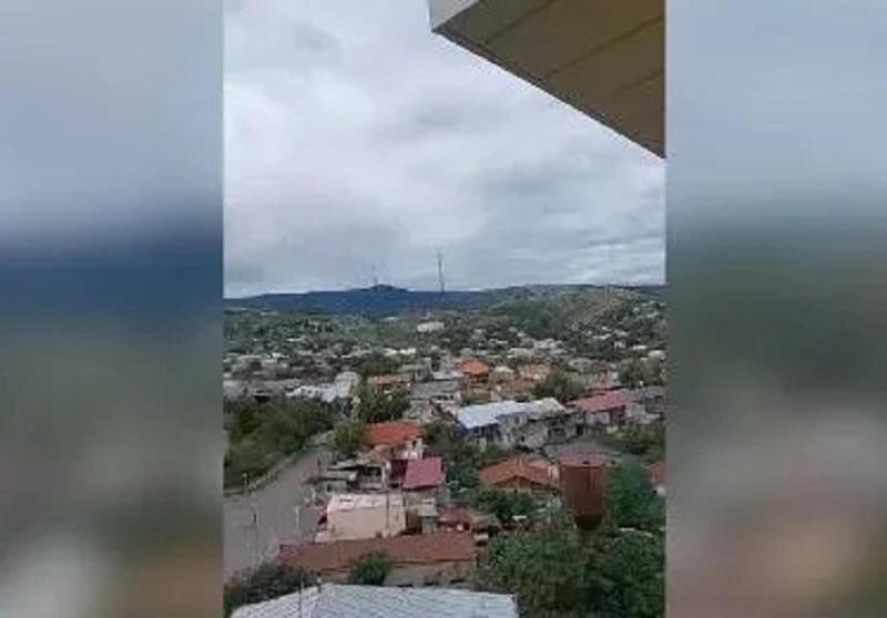 სომხური მედიის ინფორმაციით, აზერბაიჯანი სტეფანაკერტს ბომბავს