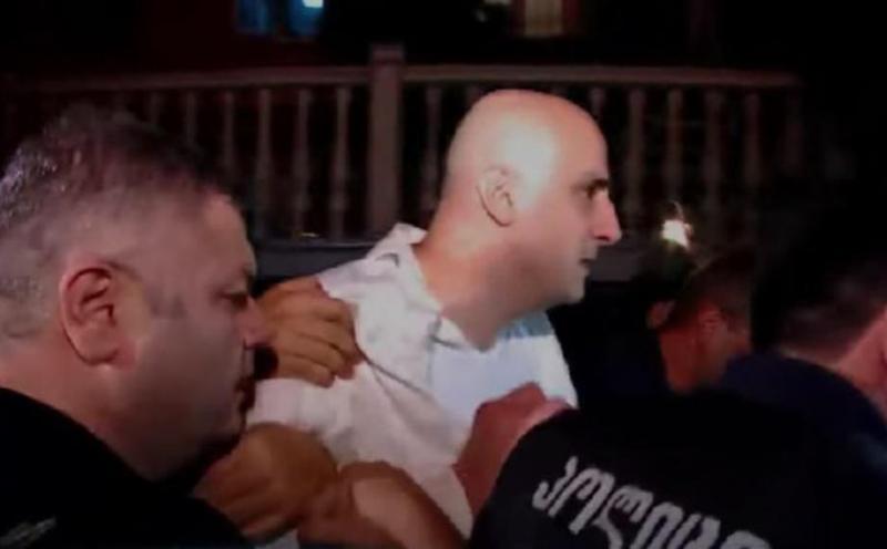 გლდანში, ირაკლი ეძგვერაძეზე თავდასხმის გამოძიება ჯგუფურად ჩადენილი ძალადობის მუხლით დაიწყო - შსს-ში ასევე ამბობენ, რომ მელია, დოლიძე და კუპრავა ადმინისტრაციული წესით დააკავეს