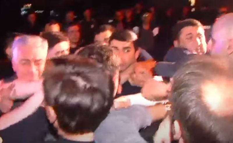 გლდანში, სადაც "ნაცმოძრაობის“ წევრ ირაკლი ეძგვერაძეს ფიზიკურად გაუსწორდნენ, სამართალდამცავებსა და პარტიის წევრებს შორის ფიზიკური დაპირისპირება მოხდა