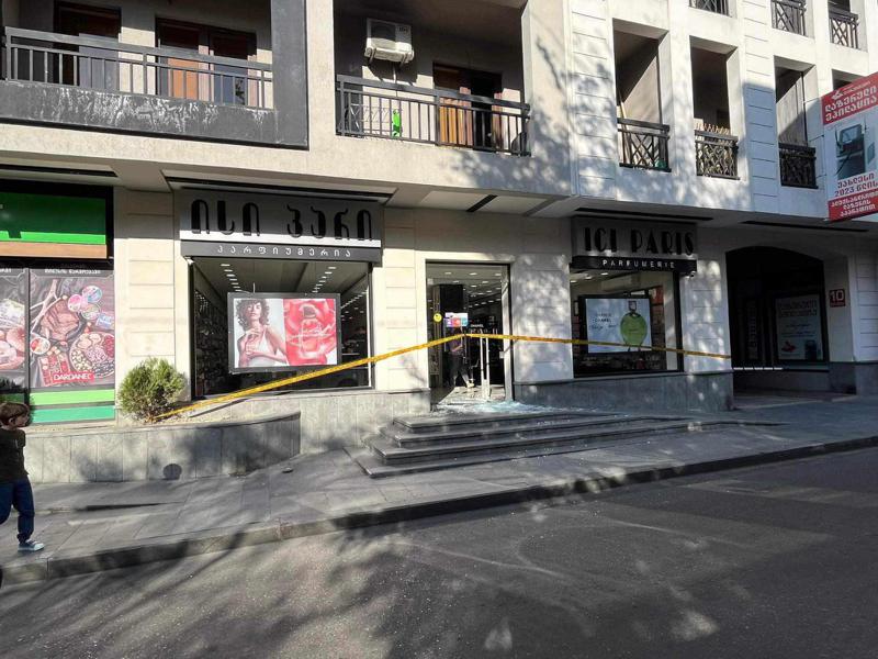 ქუთაისში პარფიუმერული მაღაზია გატეხეს: წაღებულია სამი ლარი