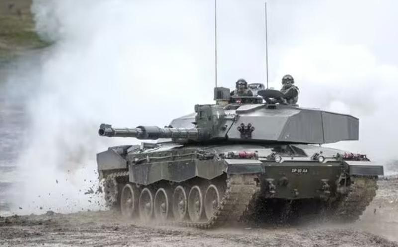 სამხედრო სკანდალი: ტანკები, რომელიც ბრიტანეთმა უკრაინას გადასცა, შესაძლოა, მომწამვლელ ნივთიერებას შეიცავდნენ