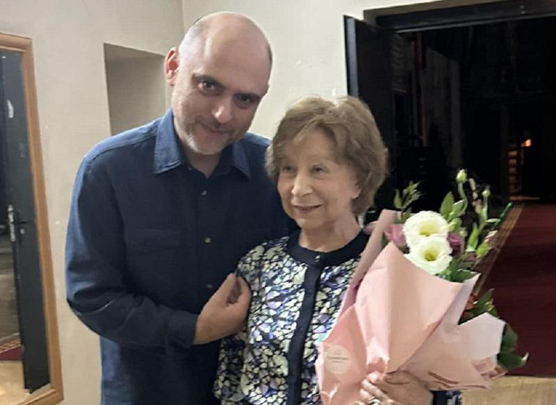 "ეს ერთი ბეწო, 85 წლის უშიშარი ლია ახეჯაკოვა იბრძვის თავის "Родина-Уродина"-ში... ვერ შეაჩერებენ" - რას წერს ნიკოლოზ რაჭველი ამჟამად თბილისში მყოფ ლია ახეჯაკოვას შესახებ