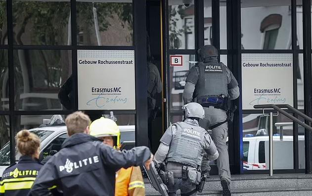 სროლა როტერდამში  - შეიარაღებულმა 32 წლის მამაკაცმა ცეცხლი ჯერ ერთ-ერთ ბინაში გახსნა, შემდეგ კი სამედიცინო ცენტრში შეიჭრა: არიან გარდაცვლილები