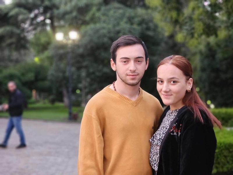 "უცებ სასწაული მოხდა... მან მაჩუქა მეუღლის და შვილის სიცოცხლე" - სისხლის უანგარო დონაციით გადარჩენილი ოჯახი უცნობ მხსნელს ეძებს: ის მშობიარეს სისხლით დაეხმარა