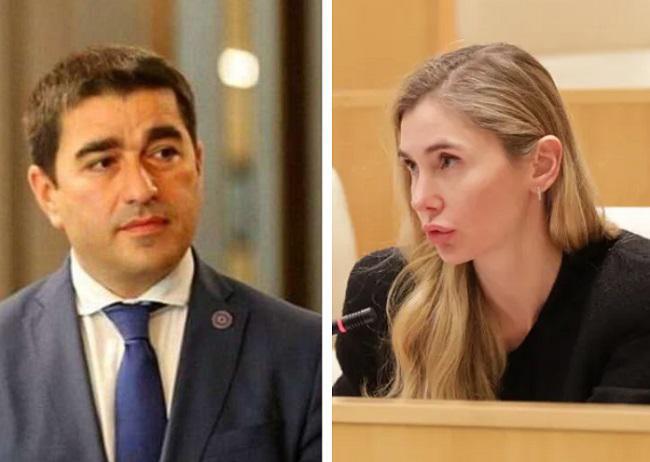 "პარლამენტში თქვენ არავინ არაფერს გეკითხებათ, აქაც კი, როგორც ბუტაფორია და მოვალეობის შემსრულებელი მხოლოდ ასე ზიხართ" - თინა ბოკუჩავა პაპუაშვილს