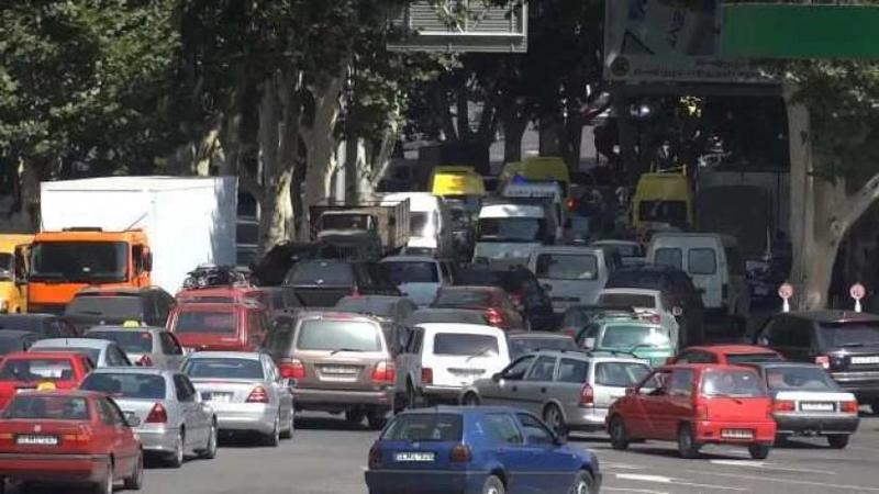 თბილისის კონკრეტულ უბნებში, 2024 წლის 1-ლი იანვრიდან, პიკის საათებში, დიდი გაბარიტების მქონე ავტომობილების გადაადგილების შეზღუდვა იგეგმება