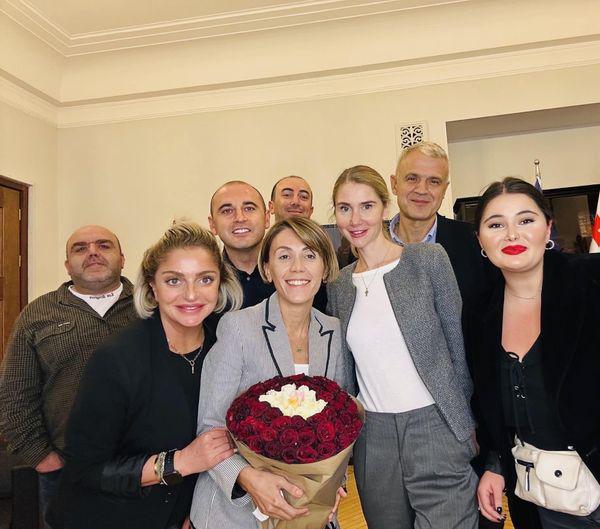 "ბოლო 11 წელია ეს დღე ან არჩევნებს ემთხვევა, სადაც ძირითადად უბედურებაში ვართ, ან..." - რას წერს ანა წითლიძე, რომელიც დაბადების დღეს პარლამენტში ატარებს და როგორ მიულოცეს კოლეგებმა