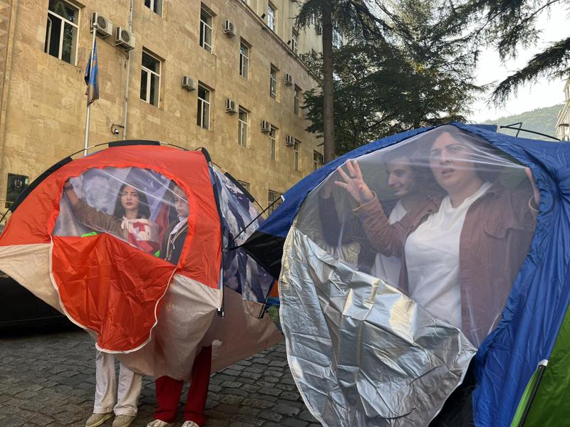 დღის ფოტო - "კარვებჩამოცმულები"