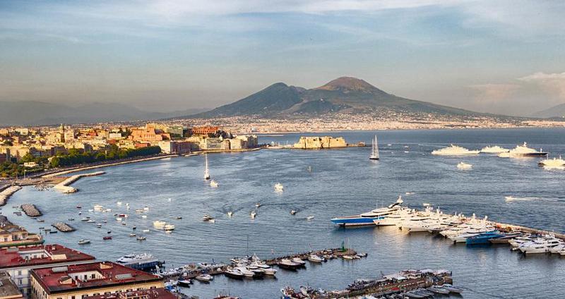 ნეაპოლთან სუპერვულკანი კამპი ფლეგრეი იღვიძებს: მიწისძვრების სერია არ ჩერდება - მედია წერს იტალიის მთავრობის გეგმაზე, რომელიც ადამიანთა მასობრივ ევაკუაციას შეეხება