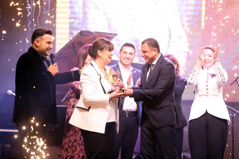 2023 წლის მასწავლებლის ეროვნული ჯილდო გორის მე-8 სკოლის პედაგოგს ნინო ფსუტურს გადაეცა - ფოტოები ღონისძიებიდან