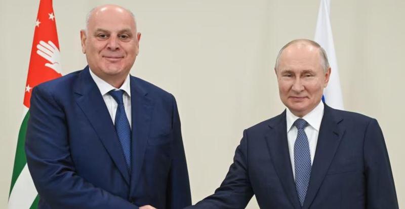 "საკავშირო სახელმწიფოში აფხაზეთის შესაძლო მონაწილეობაზე ვისაუბრეთ" - რას ამბობს ბჟანია პუტინთან შეხვედრის შესახებ