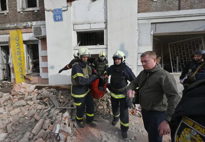 ხარკოვზე რუსული სარაკეტო თავდასხმის შედეგად ბებია და შვილიშვილი დაიღუპნენ