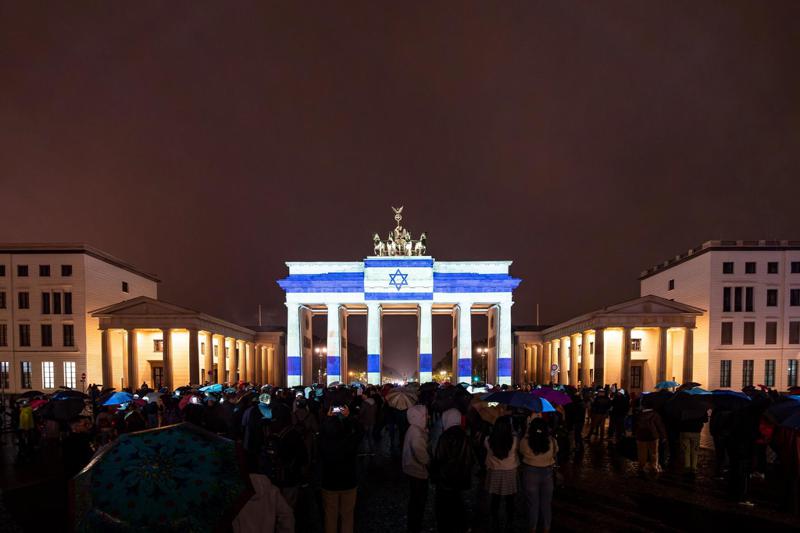 ისტორიული ფოტო:  ბრანდერბურგის კარიბჭე ისრაელის დროშის ფერებში